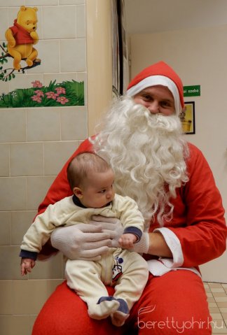 A Tama Hungary Kft. dolgozói beteg gyerekenek adományoztak 09